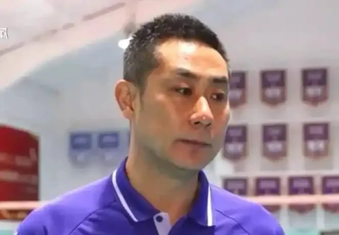 广发体育-四强成绩掩盖不住裂痕！天津球迷彻底怒了：陈方，你就是球队罪人|天津女排|队员|执教|教练|赛季_新浪体育_新浪新闻